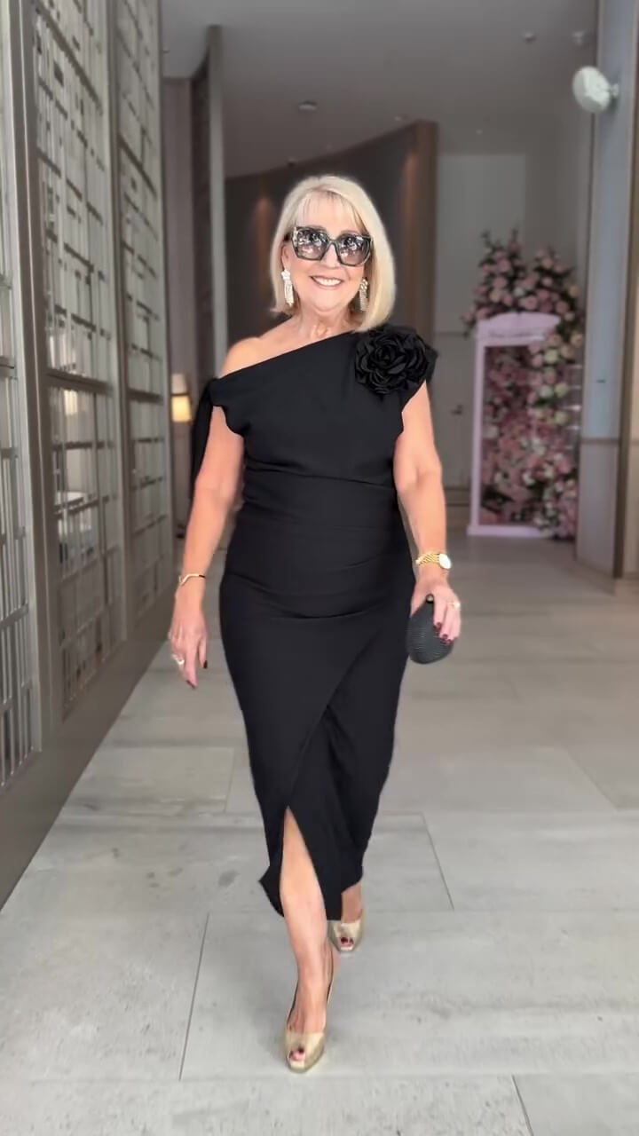 Elegant Mother of Bride Slash Shoulder Slit Wedding Party Dress