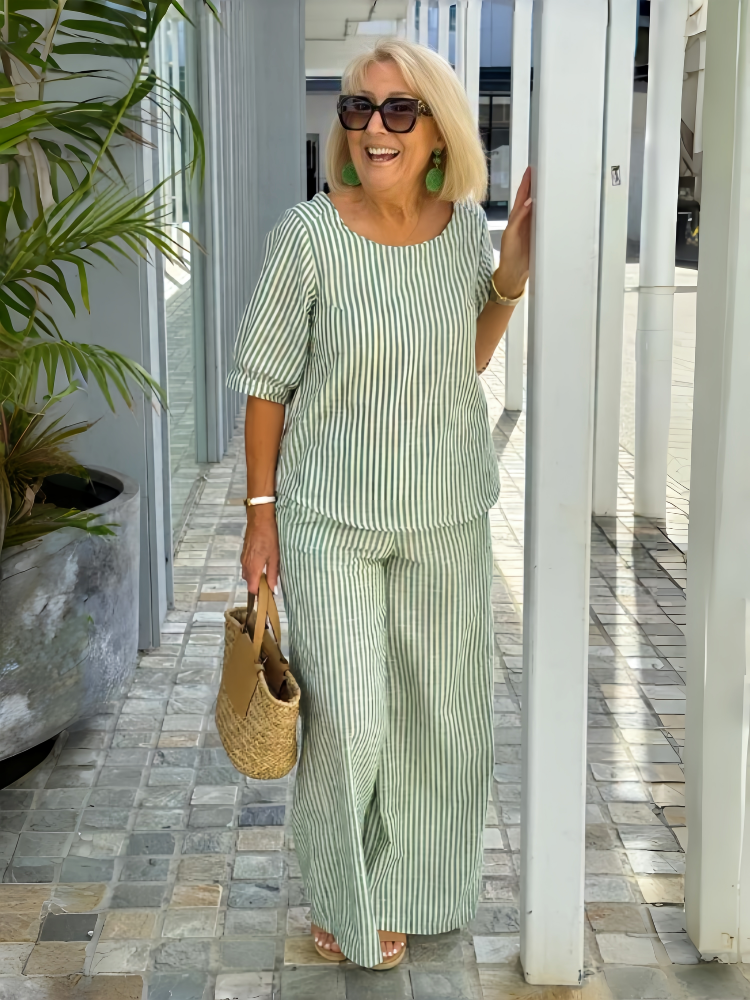 Round-neck short-sleeved striped suit for women