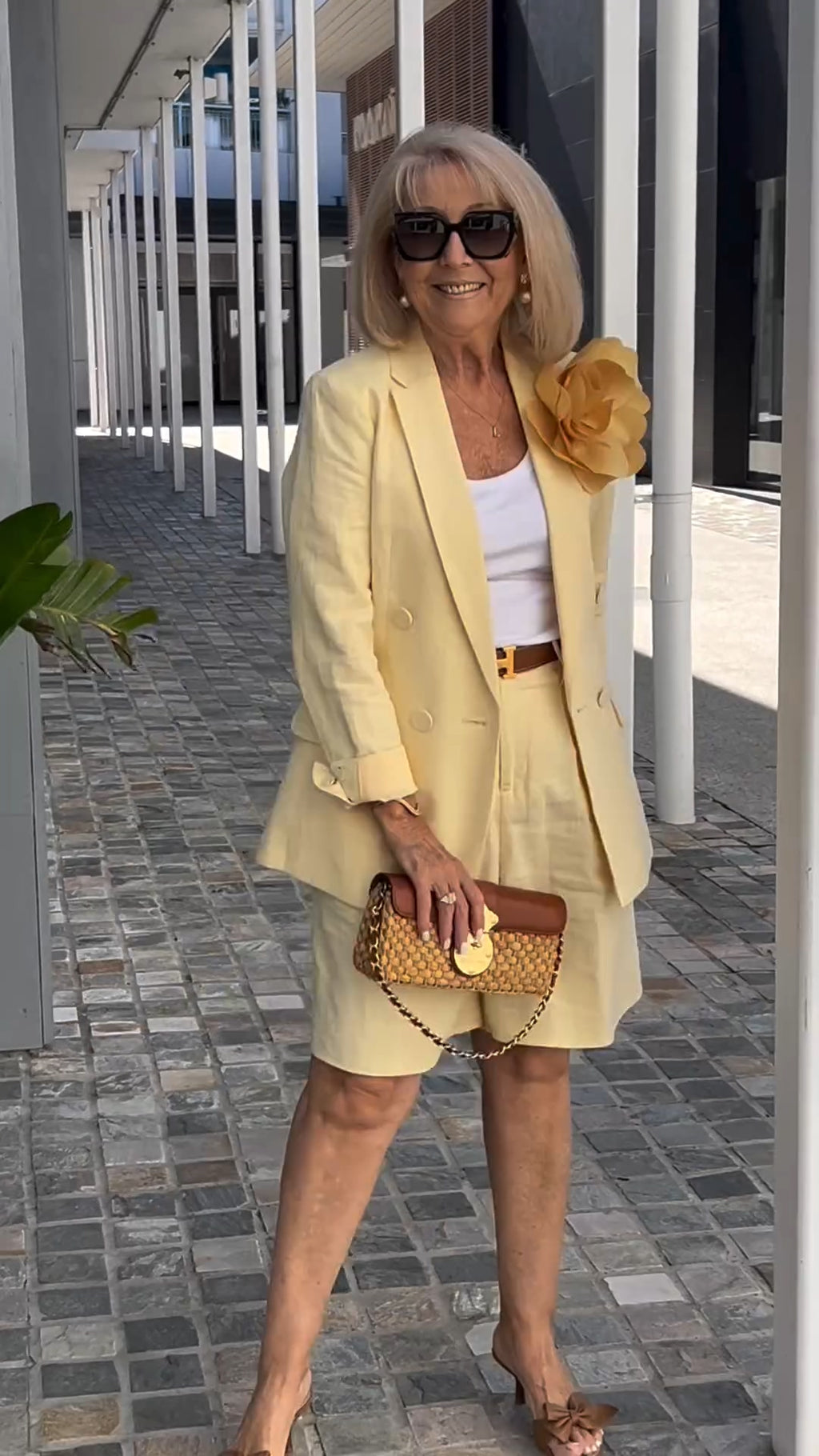 Stylish Lapel Collar Suit Shorts Two-piece Blazer Coat(Detachable floral accessories)